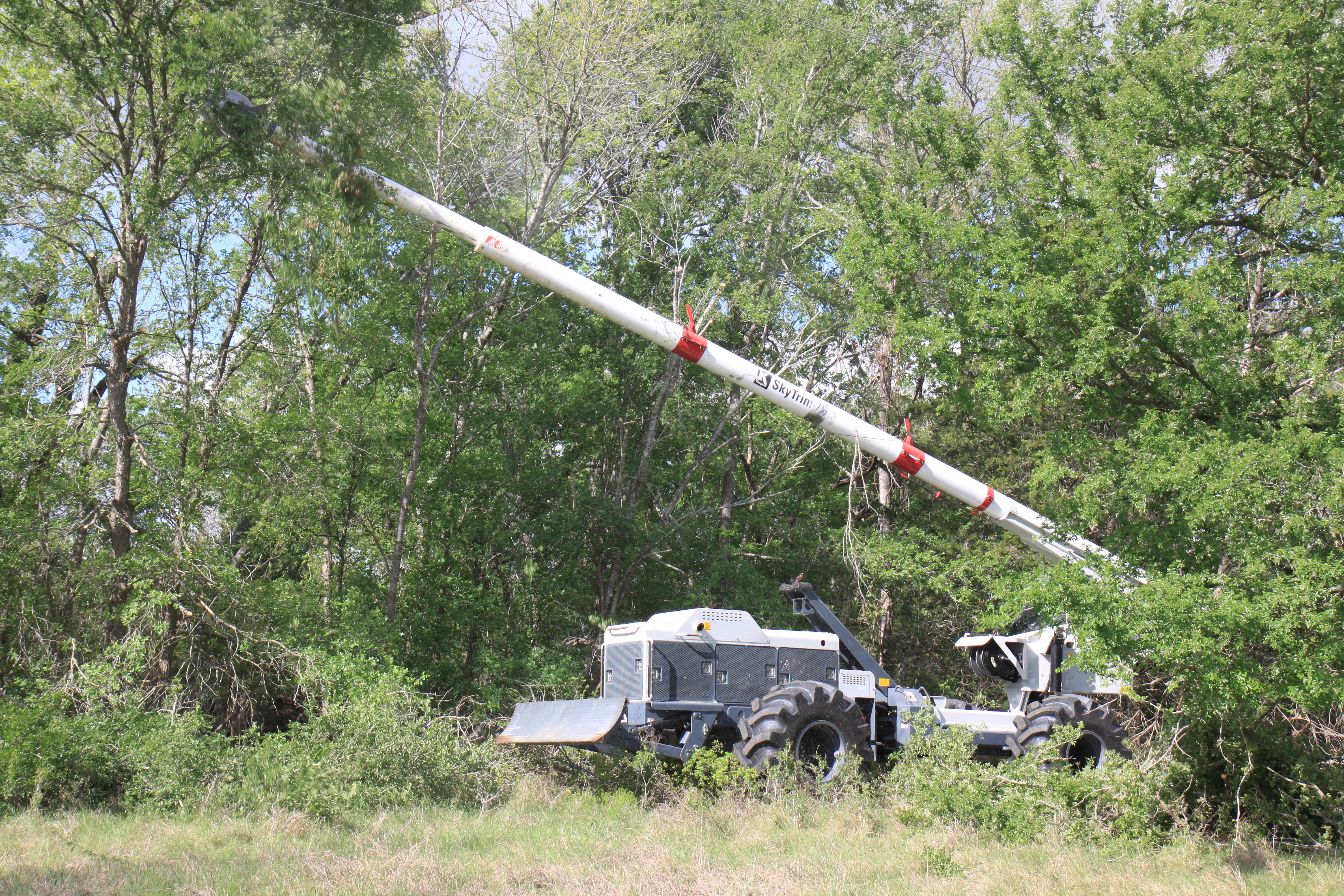 The giraffe - a clear-cutting right of way machine